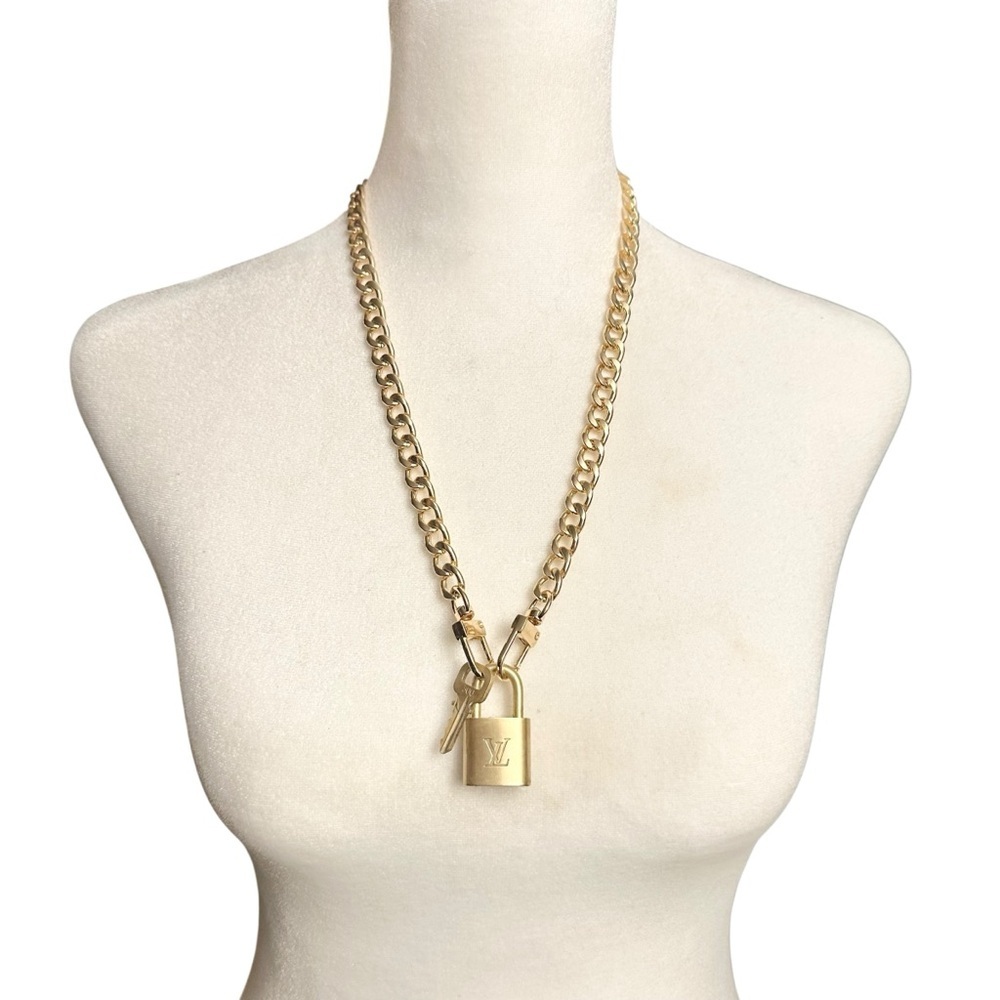 Authentic Louis Vuitton #344 Lock & Key Set on a 18K Gold Plated Chain Necklace - Picture 8 of 10